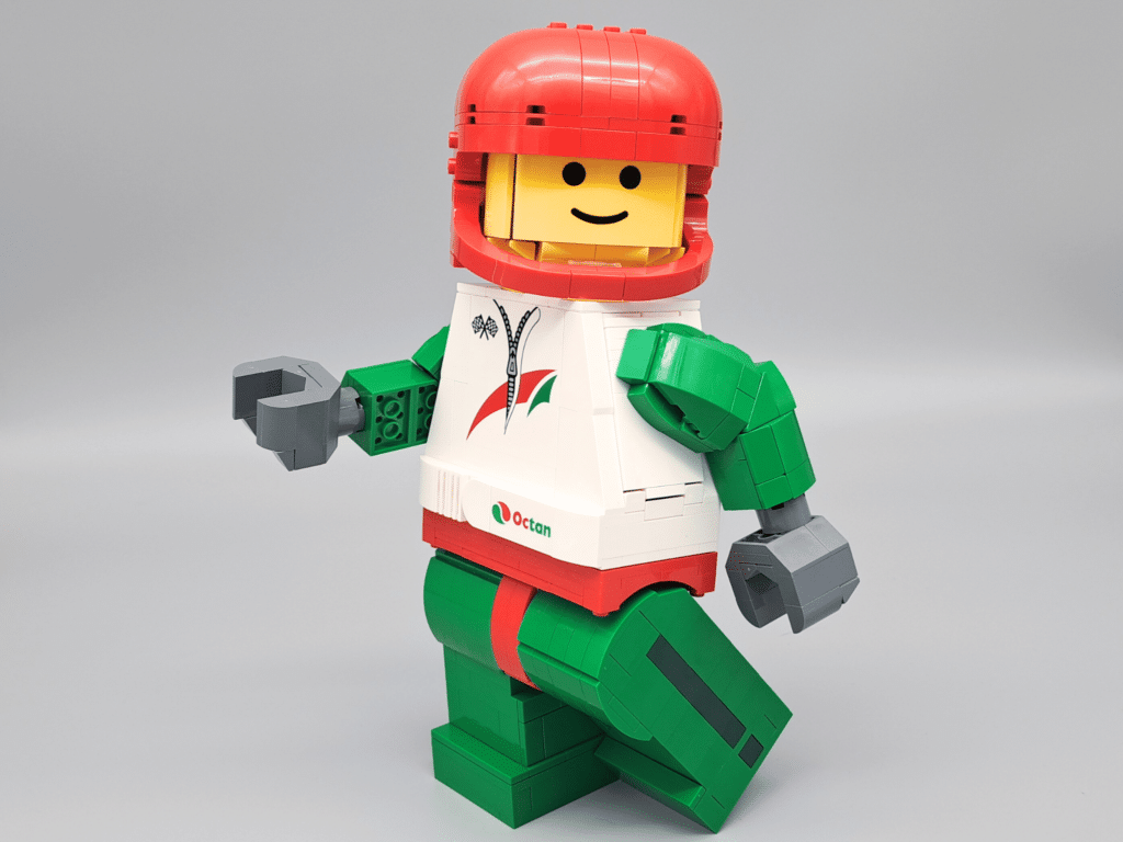 [review] lego 40819 up scaled racing driver minifigure (10)