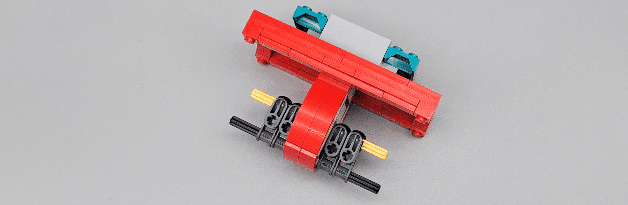 [review] lego 40819 up scaled racing driver minifigure (3)