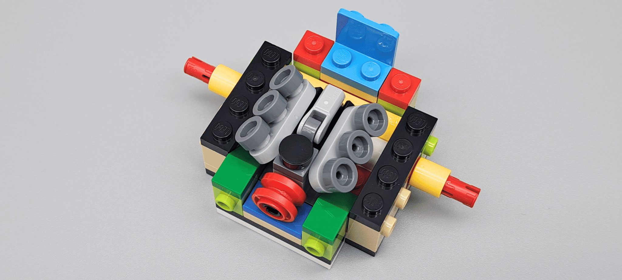 [review] lego 40819 up scaled racing driver minifigure (6)