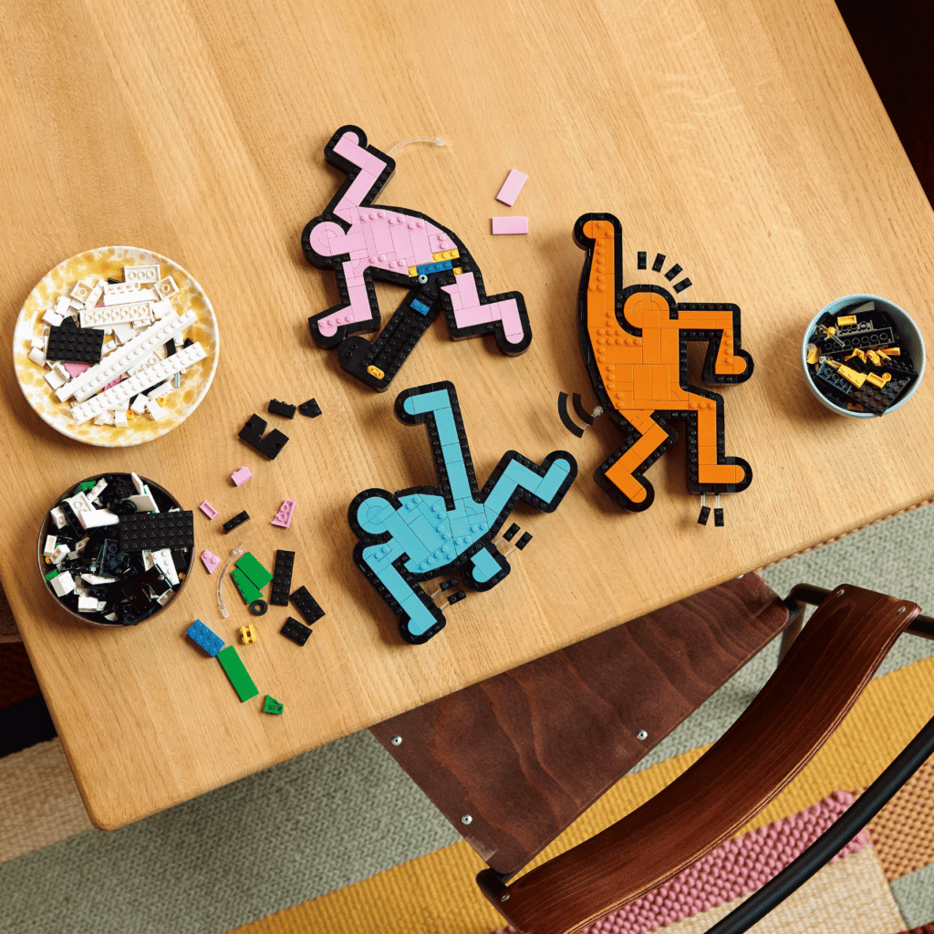 lego art 31216 keith haring dancing figures (11)