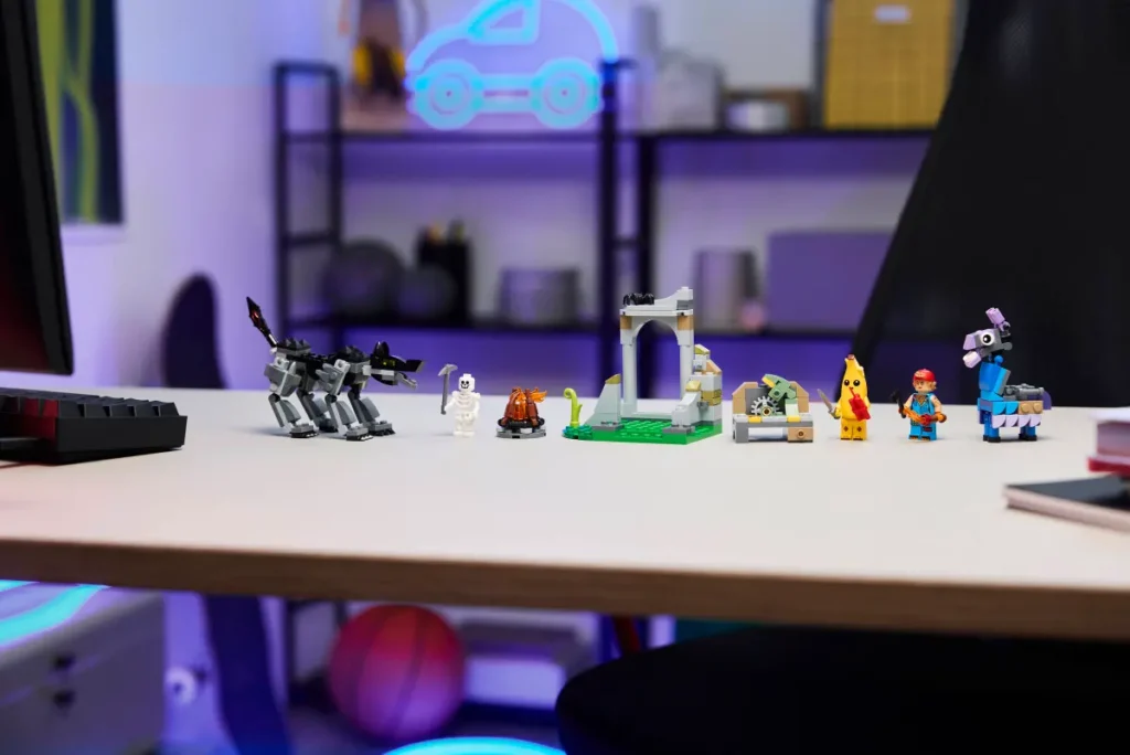 lego fortnite 77075 peely & sparkplug’s camp (3)