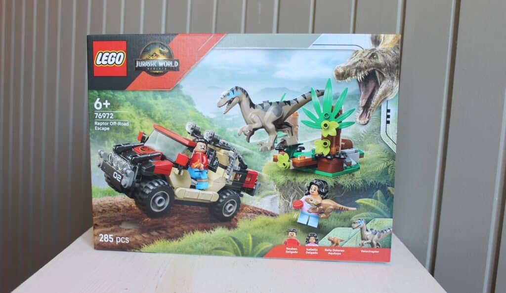 lego jurassic world 76972 raptor off road escape 01