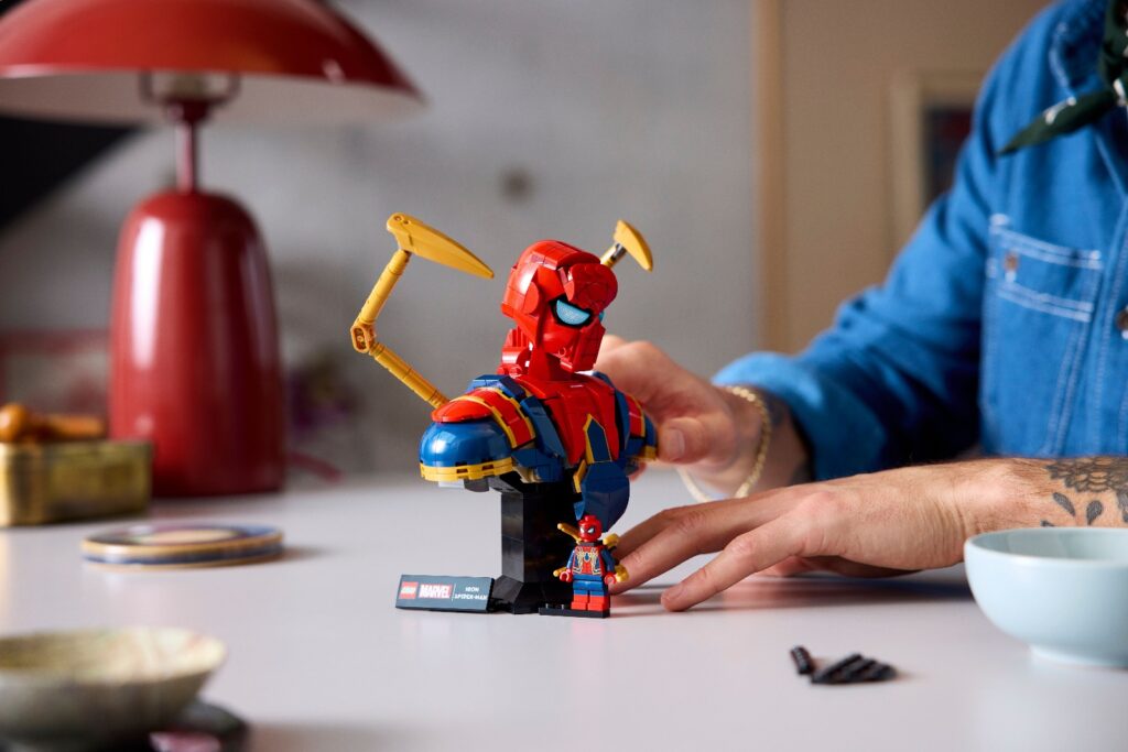 lego marvel 76326 iron spider man bust lifestyle (6)