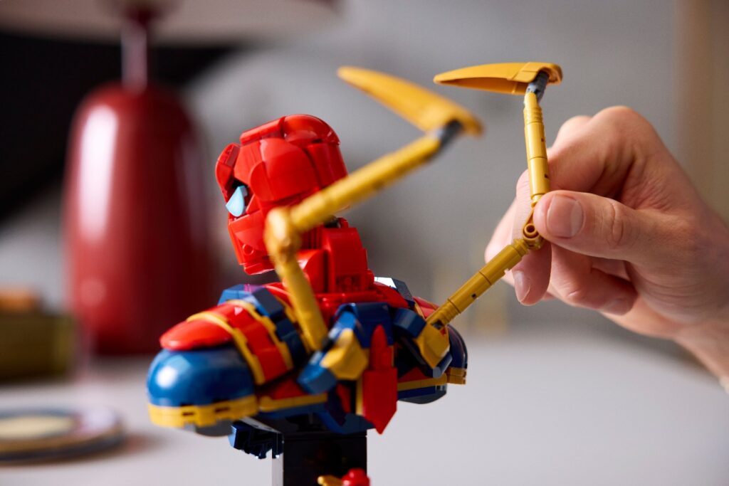 lego marvel 76326 iron spider man bust lifestyle (7)