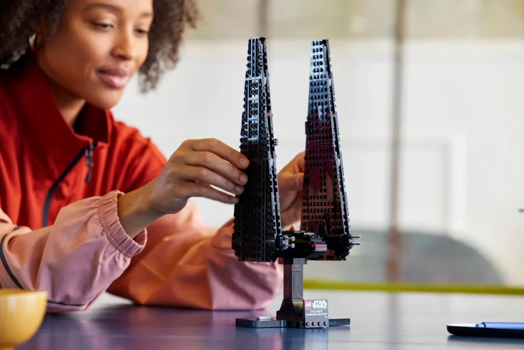 lego star wars 75406 kylo ren’s command shuttle (4)