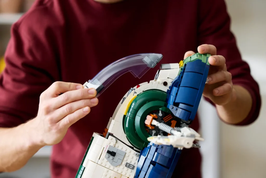 lego star wars 75409 jango fett’s firespray class starship lifestyle (7)