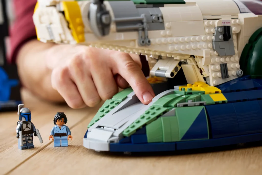 lego star wars 75409 jango fett’s firespray class starship lifestyle (8)