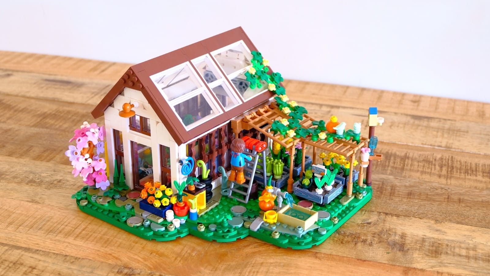 [Review] Een bouwset voor groene vingers? Dit is wij van de Funwhole Home Greenhouse vinden