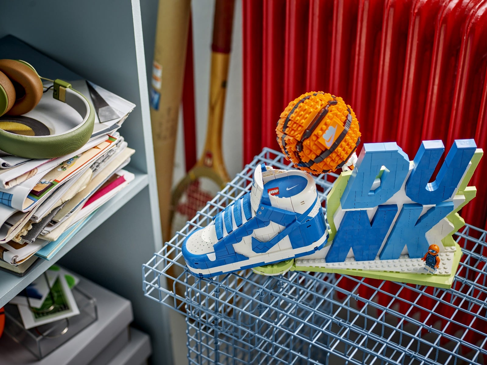 LEGO 43008 Nike Dunk x LEGO Set vanaf nu te koop via LEGO
