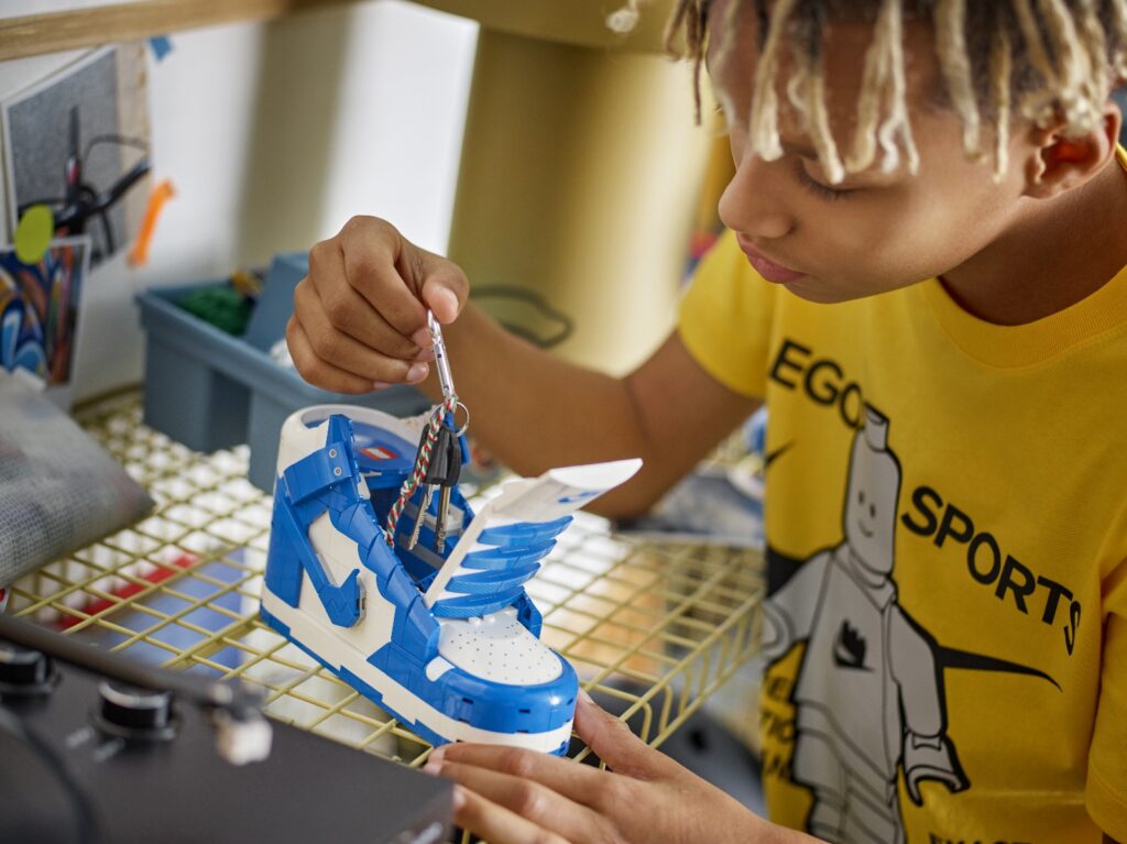 lego 43008 nike dunk (9)