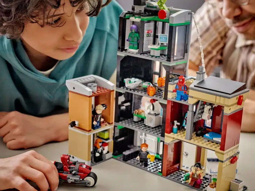 lego marvel 76324 spider man vs. oscorp (5)