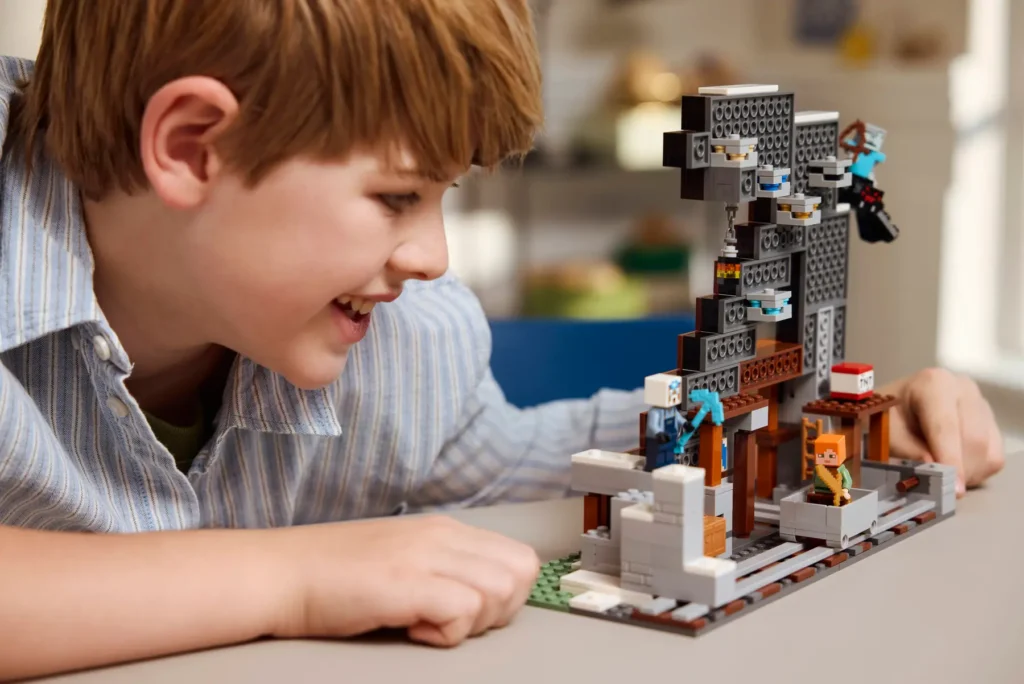 lego minecraft 21277 the pickaxe mine (3)