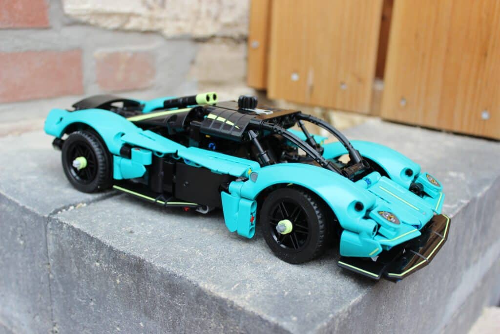 lego technic 42208 aston martin valkyrie 02