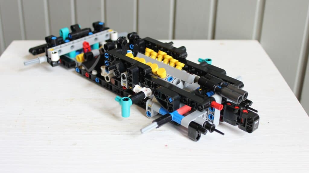 lego technic 42208 aston martin valkyrie 06