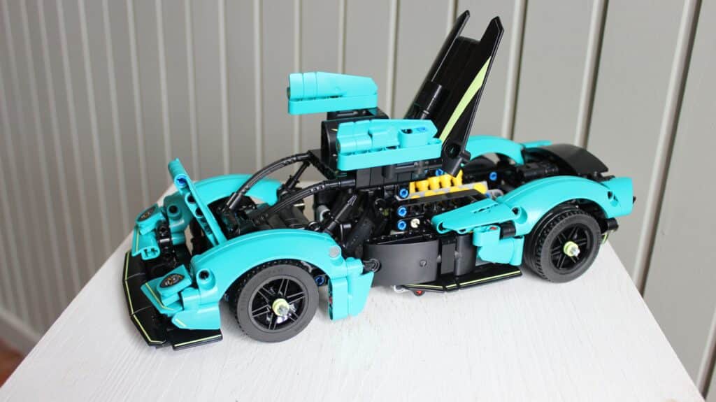 lego technic 42208 aston martin valkyrie 12