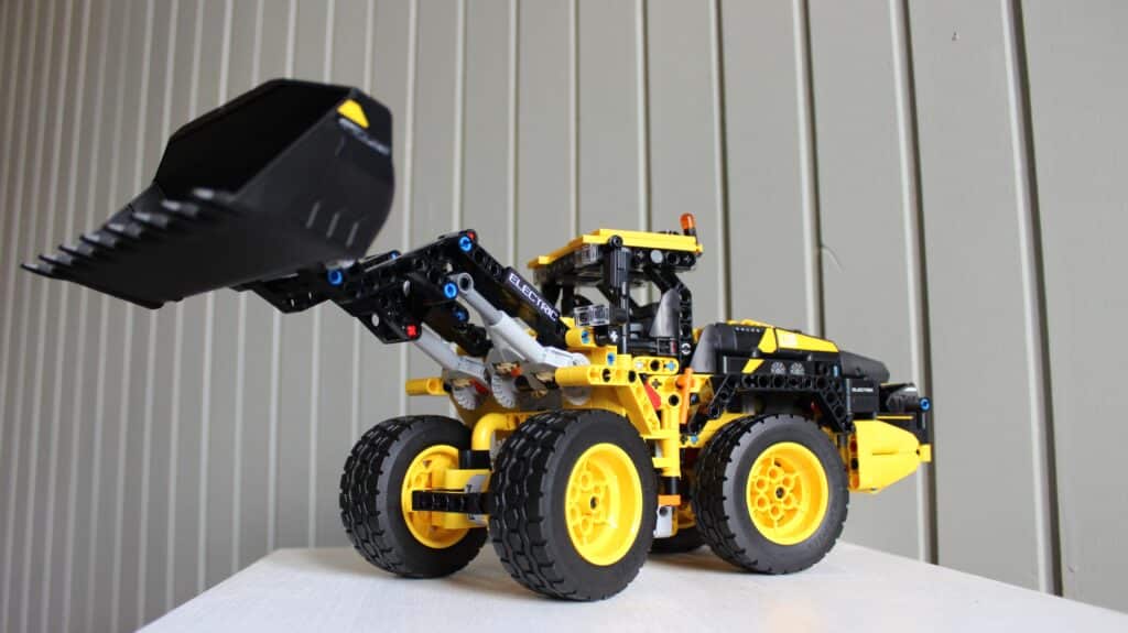 lego technic 44209 volvo l120 electric wheel loader 02