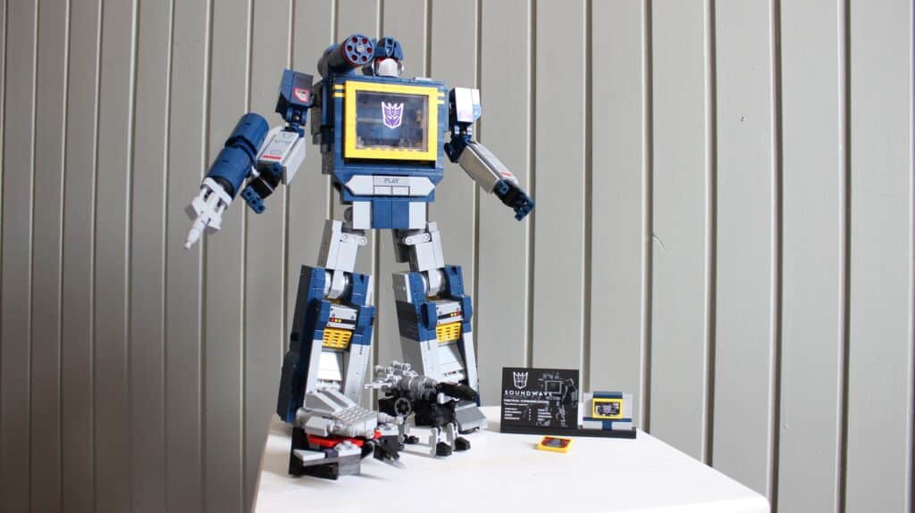 lego icons 10358 transformers soundwave 02