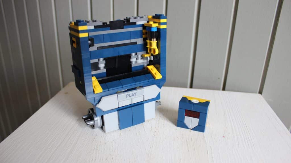 lego icons 10358 transformers soundwave 09
