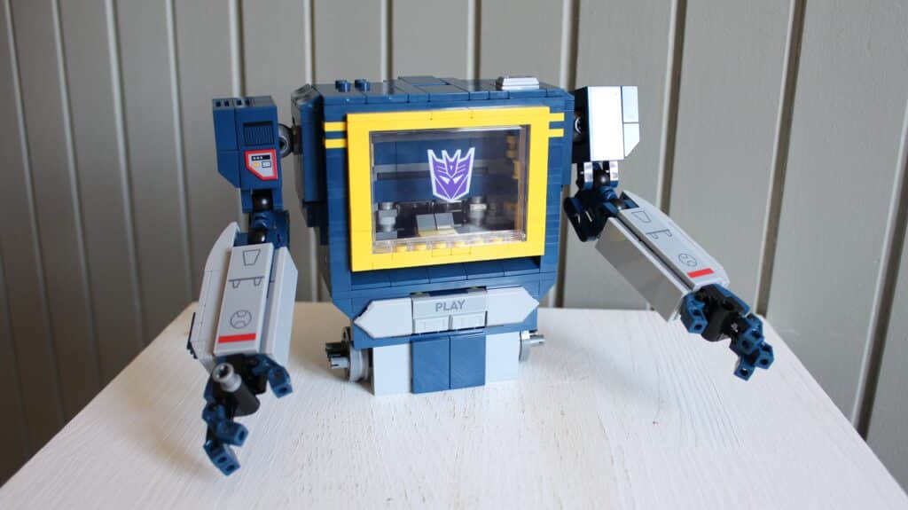 lego icons 10358 transformers soundwave 10