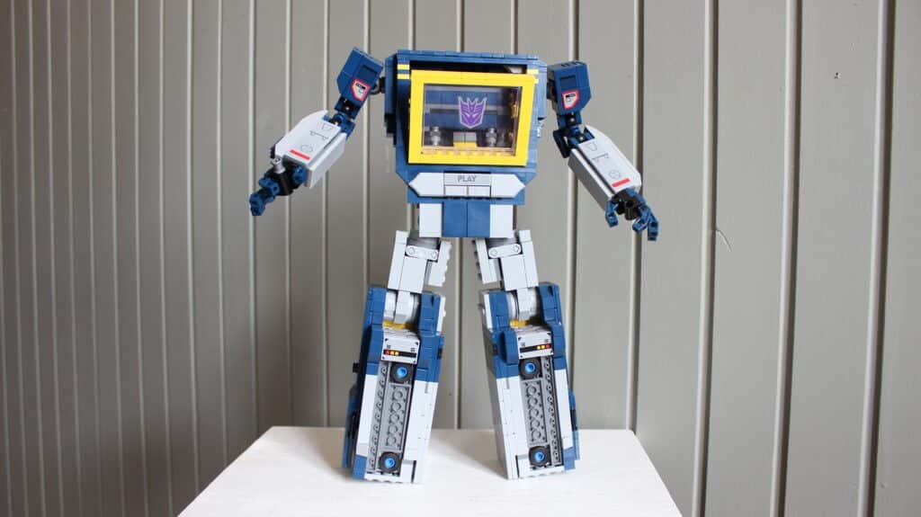 lego icons 10358 transformers soundwave 11