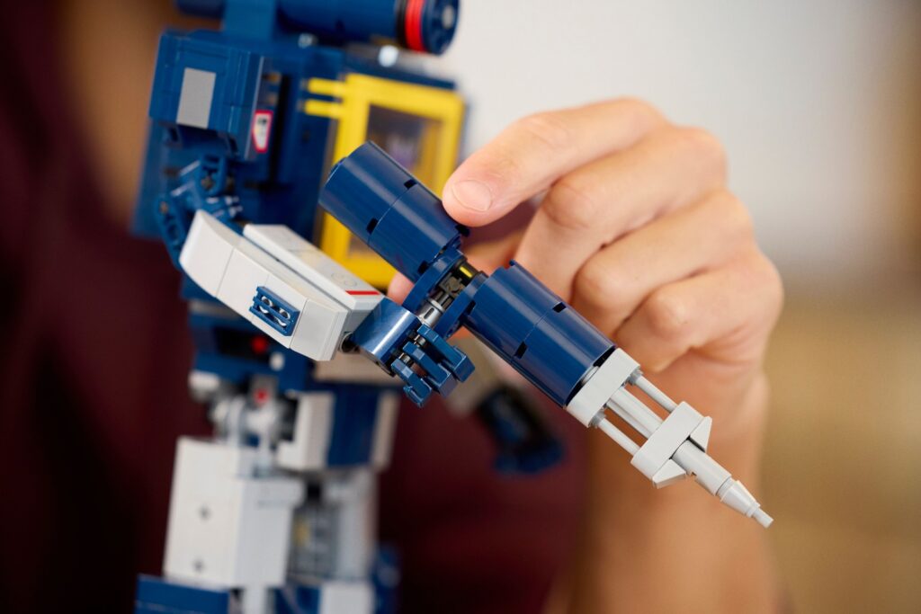 lego icons 10358 transformers soundwave (5)