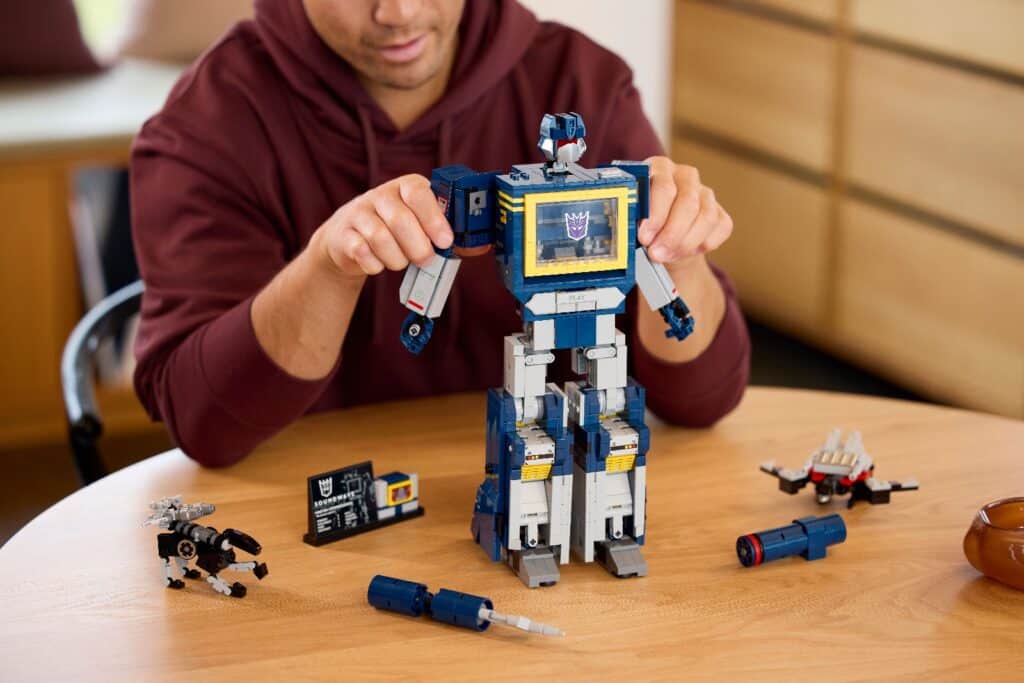 lego icons 10358 transformers soundwave (9)