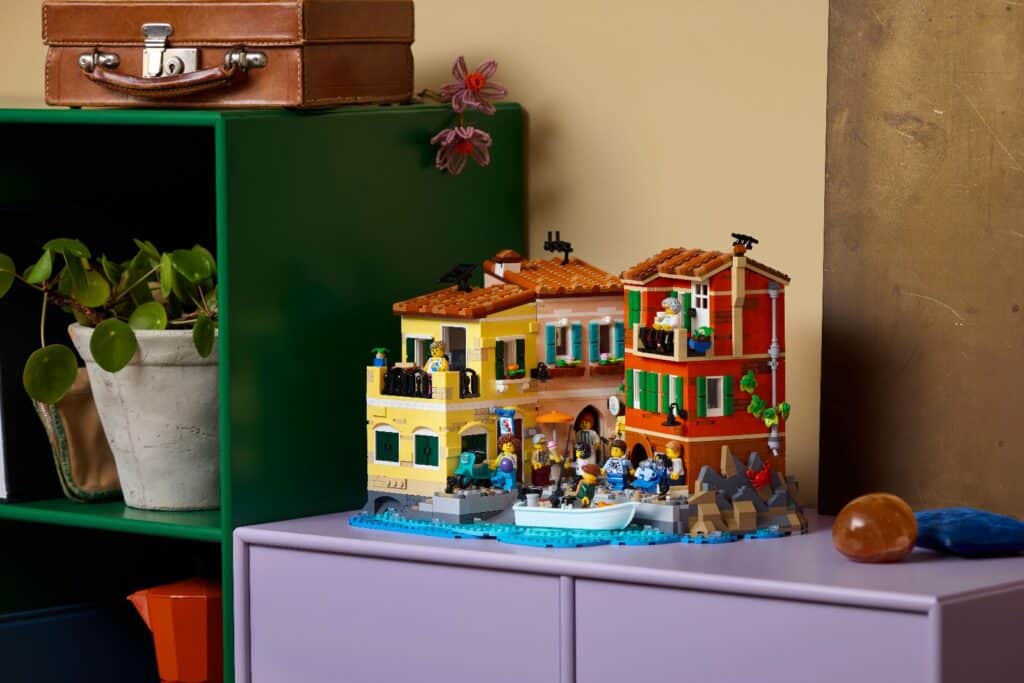 lego ideas 21359 italian riviera (8)