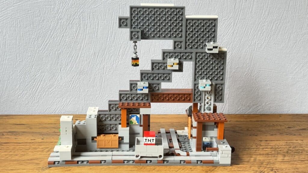 lego minecraft 21277 the pickaxe mine11