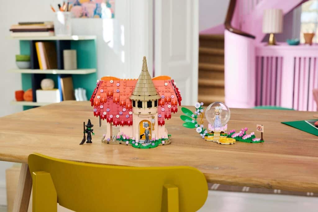 lego wicked 75690 glinda & elphaba visit munchkinland (6)