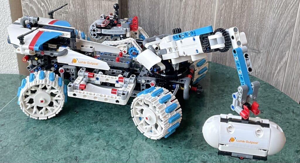 42211 lunar outpost moon rover 18