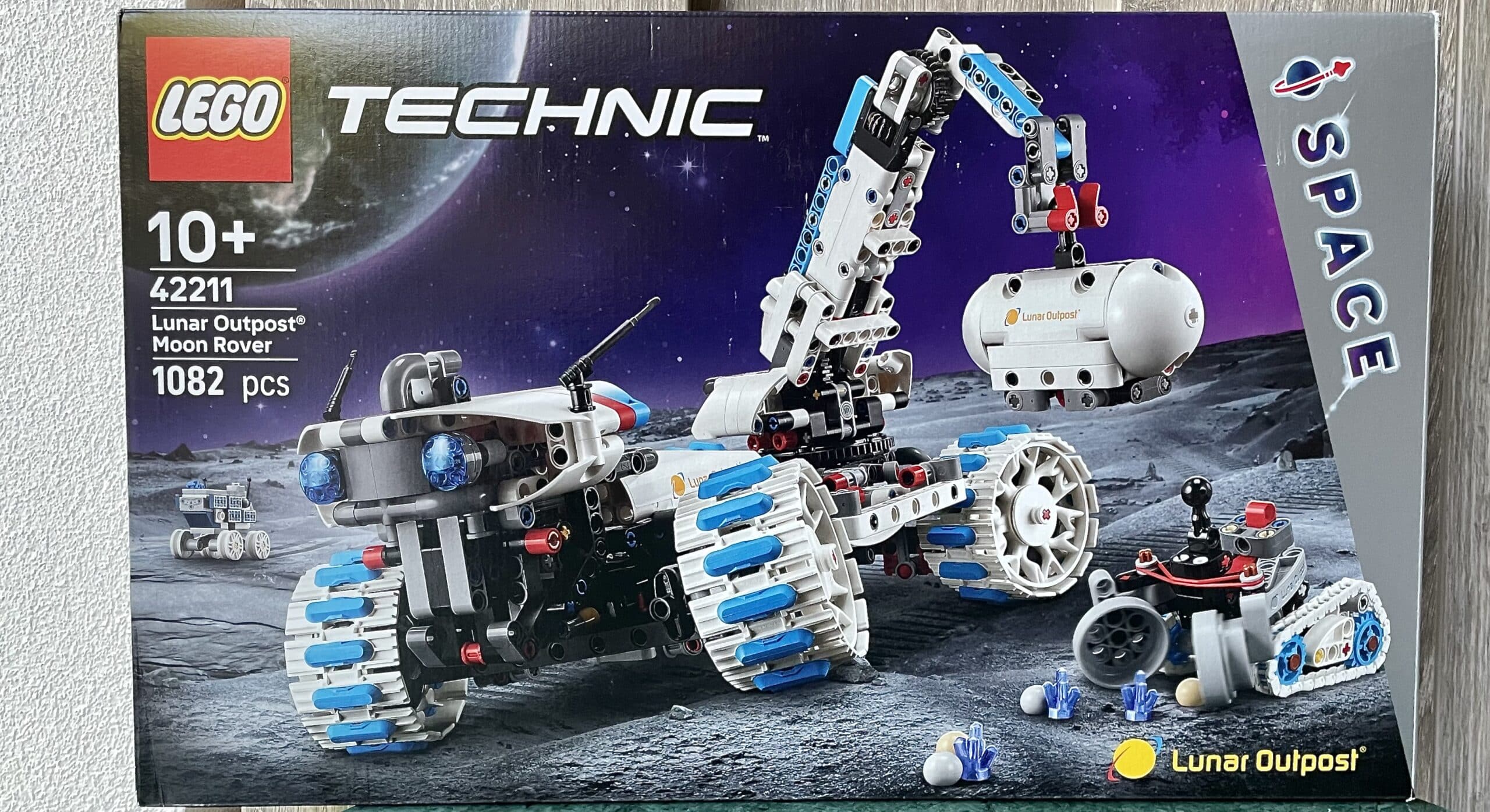 42211 lunar outpost moon rover