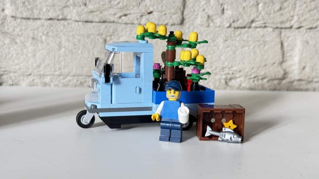 lego 5009422 italian market van1