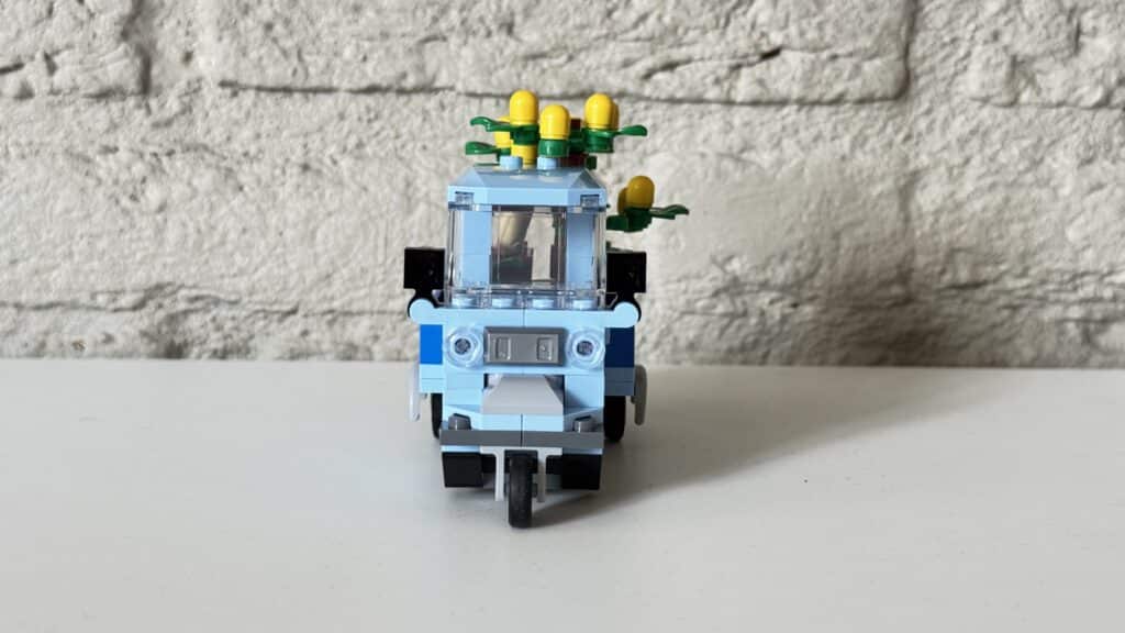 lego 5009422 italian market van4