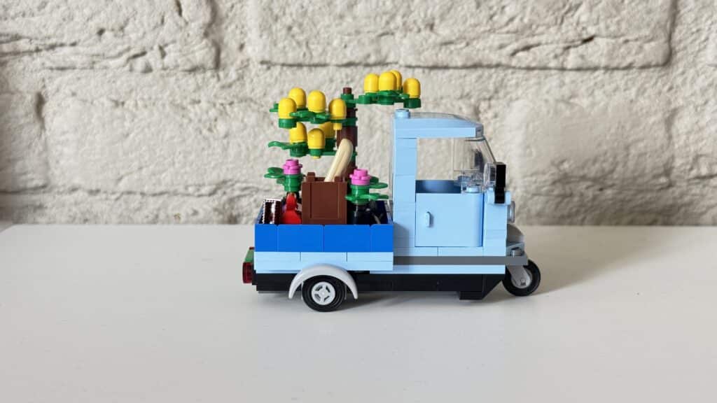 lego 5009422 italian market van5
