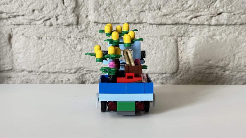 lego 5009422 italian market van6