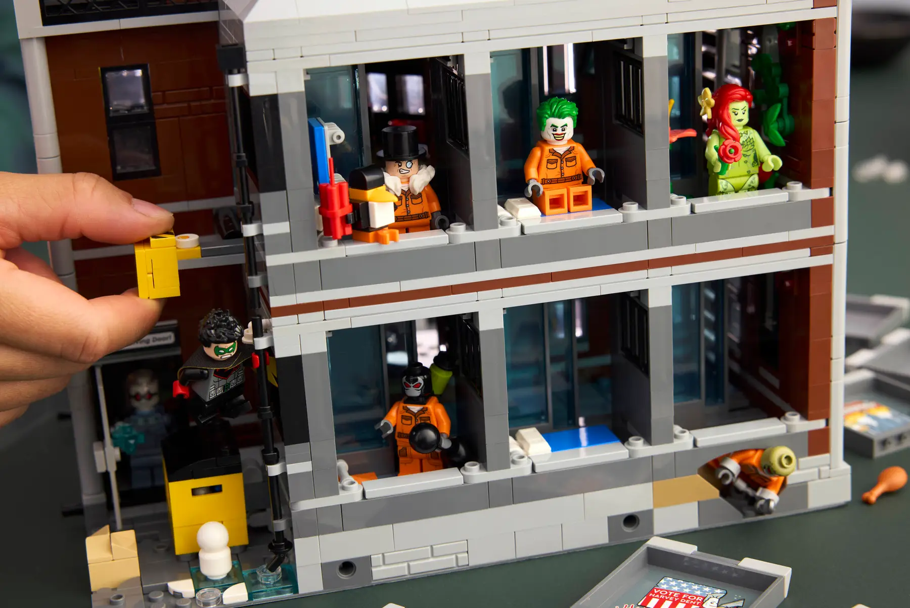 lego dc 76300 arkham asylum (3)
