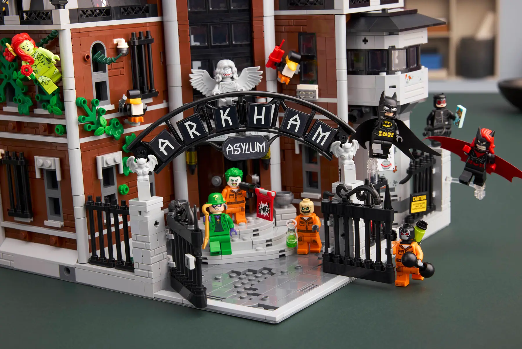 lego dc 76300 arkham asylum (4)