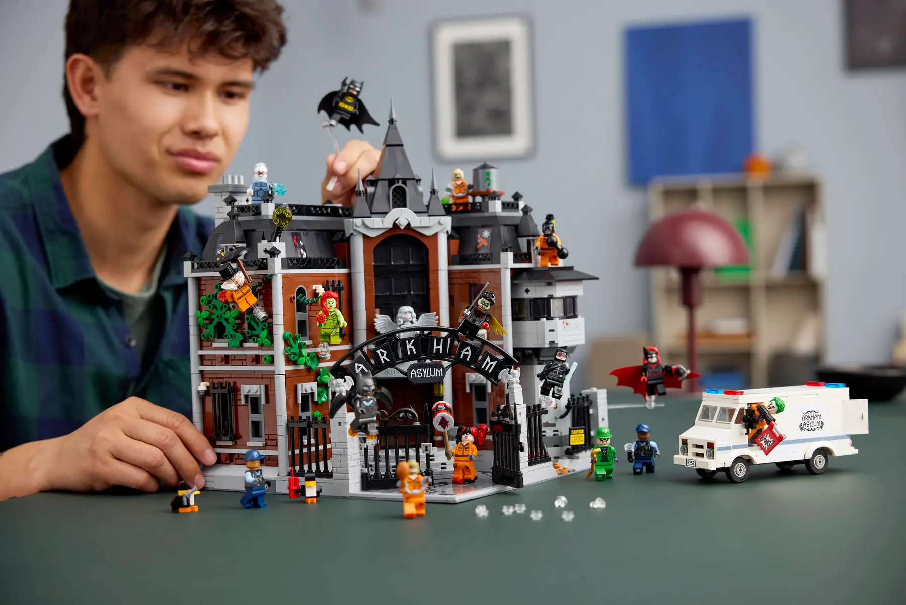 lego dc 76300 arkham asylum (6)