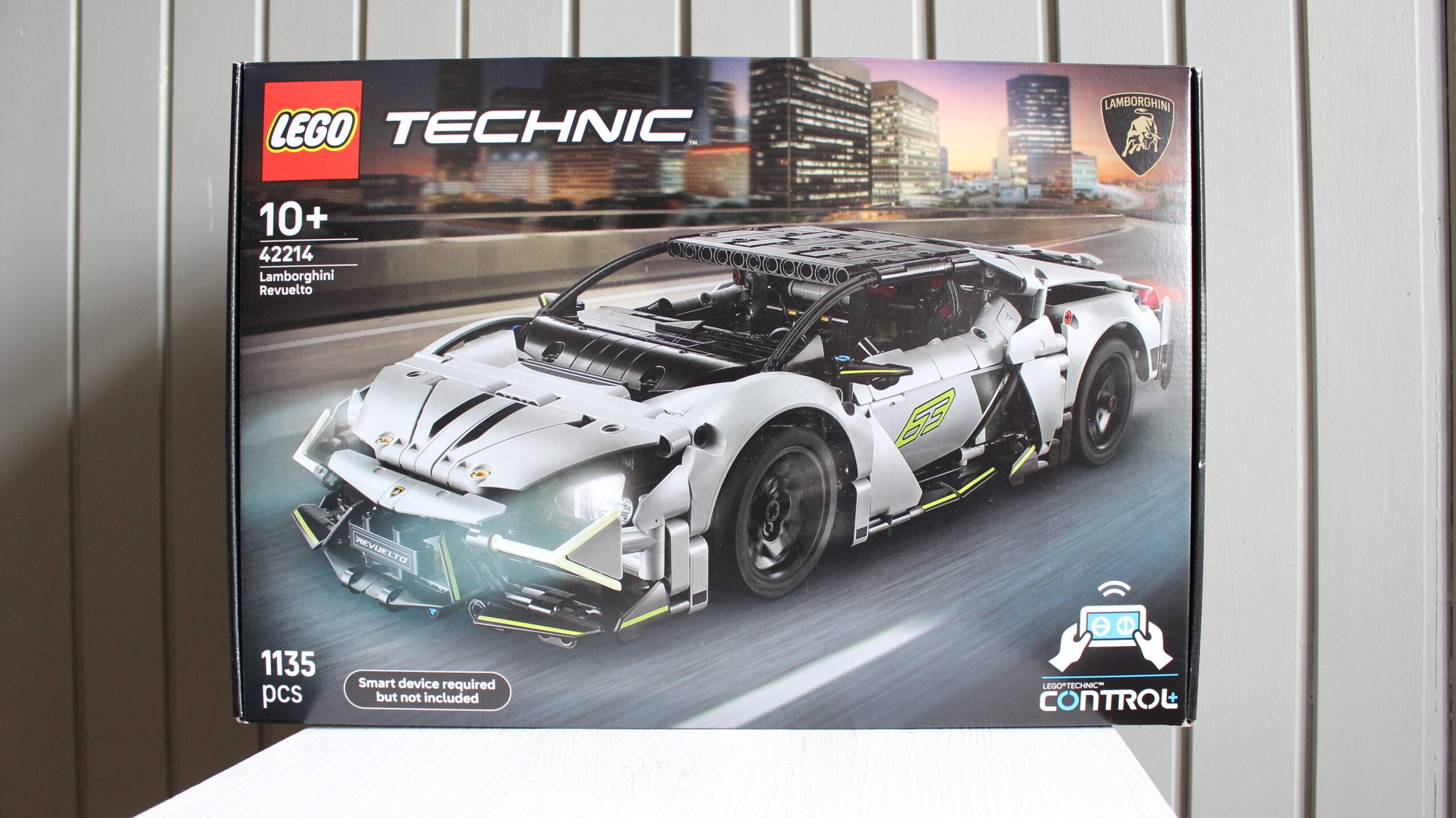 lego technic 42214 lamborghini revuelto super sports car 01