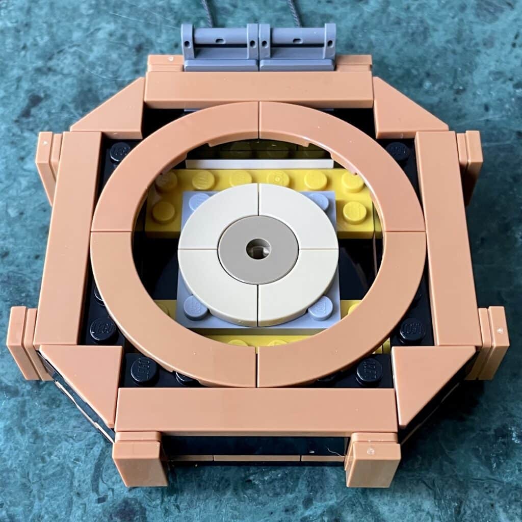 lego 5009609 captain jack sparrow's compass 2