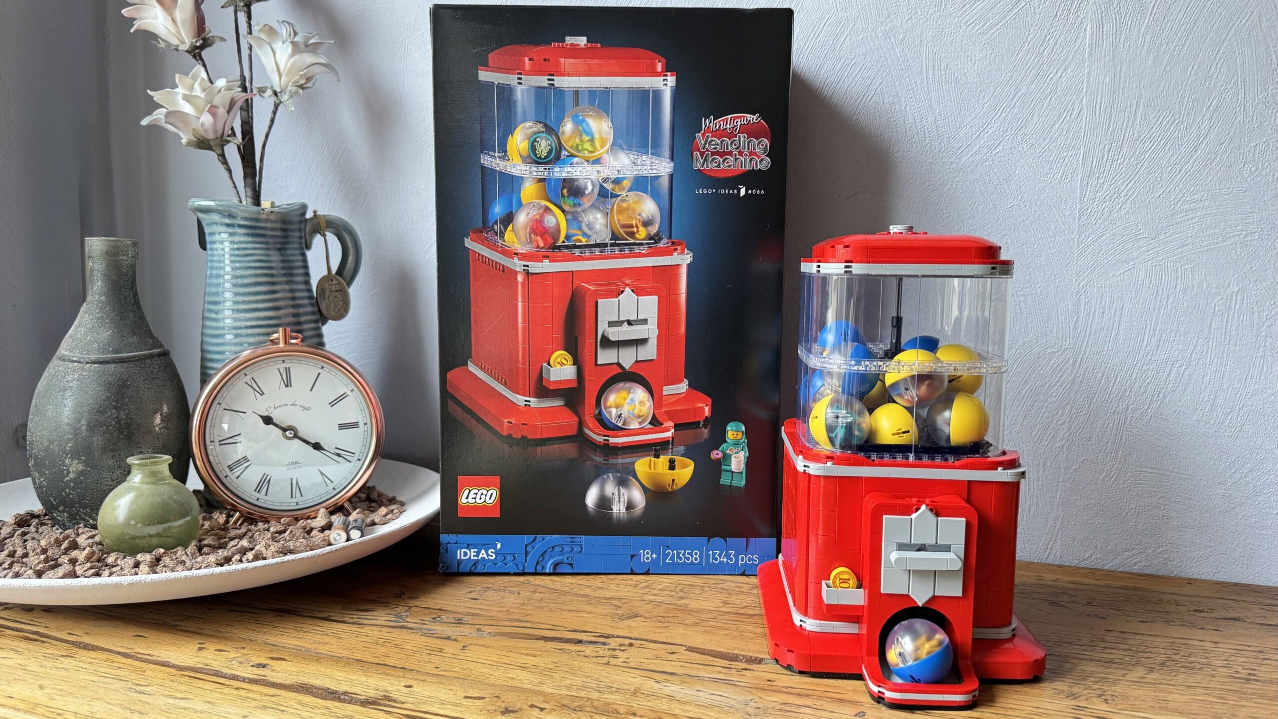 lego ideas 21358 minifigure vending machine14