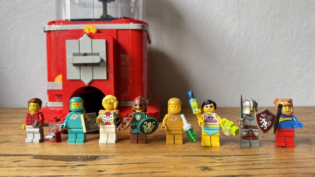 lego ideas 21358 minifigure vending machine18
