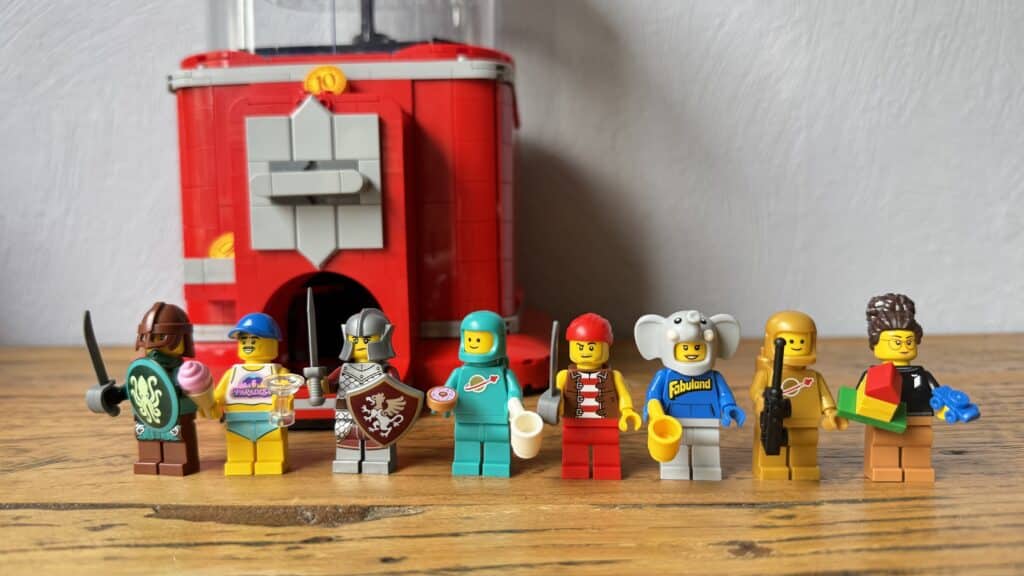 lego ideas 21358 minifigure vending machine20