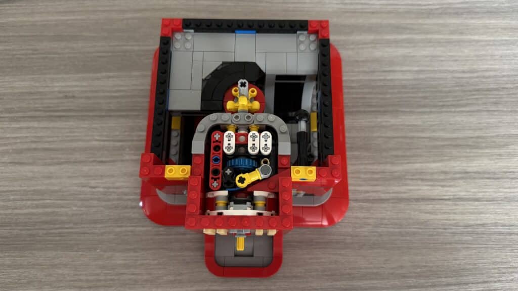 lego ideas 21358 minifigure vending machine4