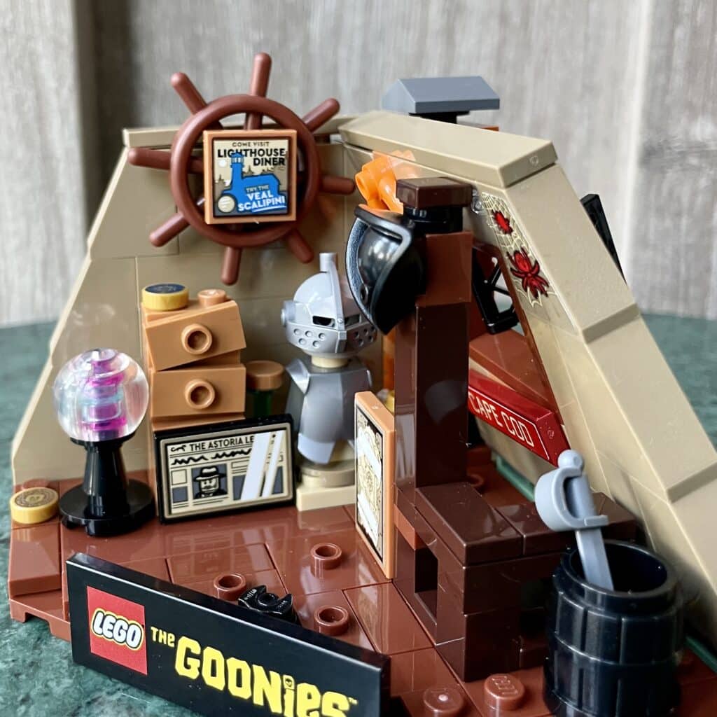 40773 the goonies the walshes' attic 4