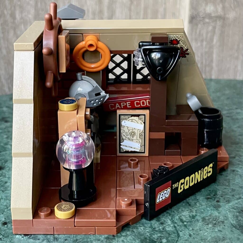 40773 the goonies the walshes' attic 5