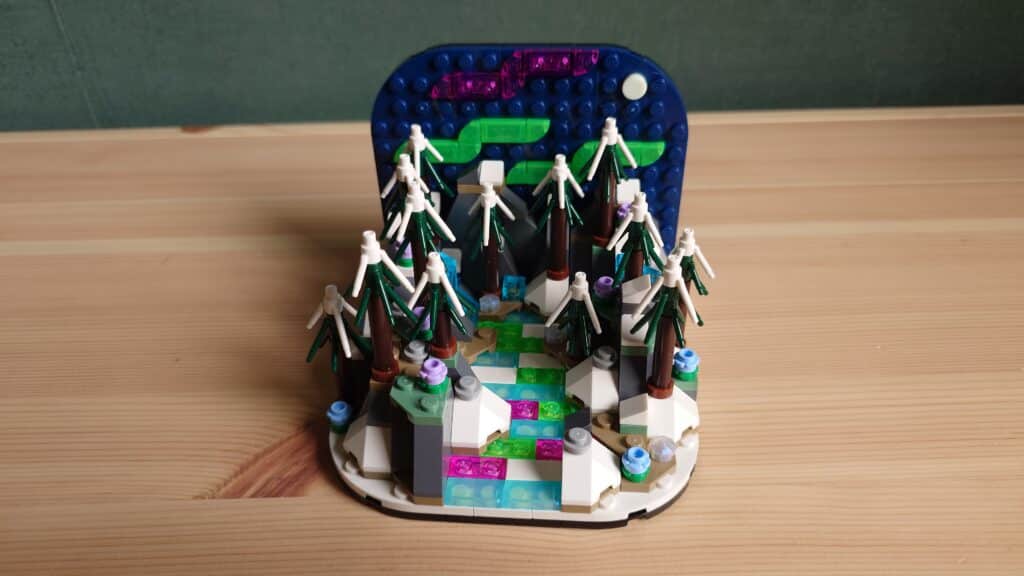lego 40785 nothern lights diorama (2)
