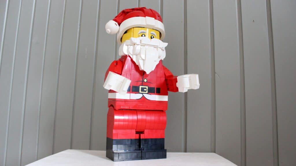 lego 40820 up scaled santa minifigure 10