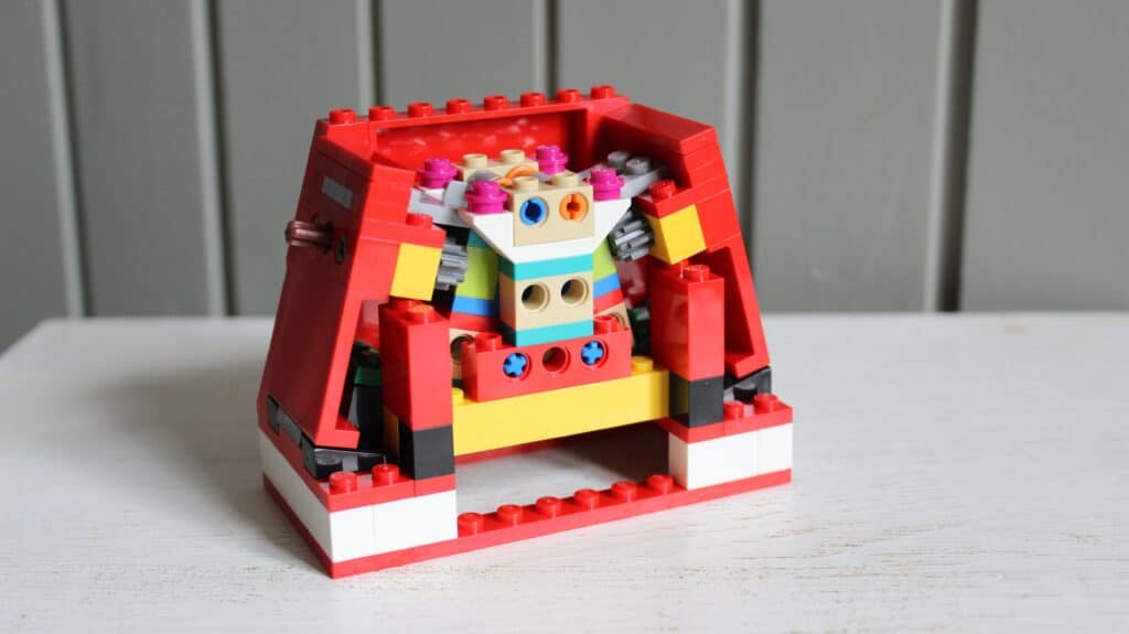 lego 40820 up scaled santa minifigure 3