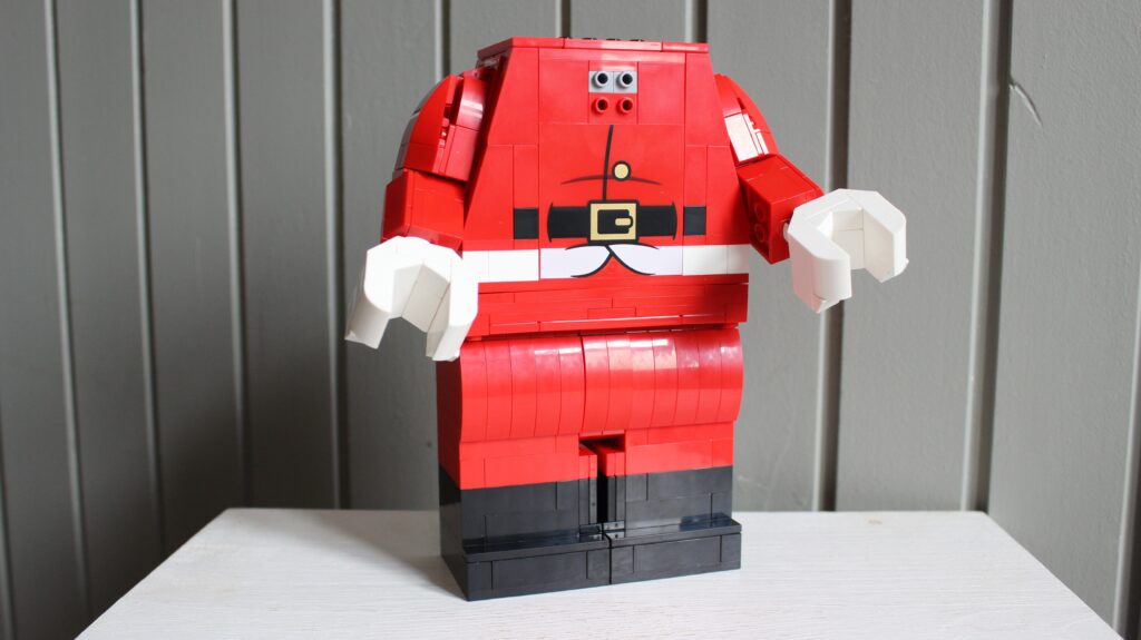 lego 40820 up scaled santa minifigure 7